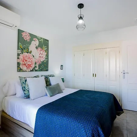 The Bluebird Apartment *